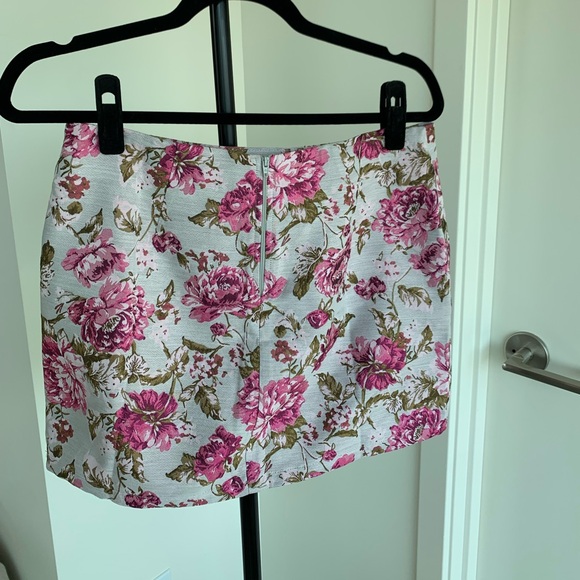 NWT Floral Two Piece Set - Picture 8 of 9